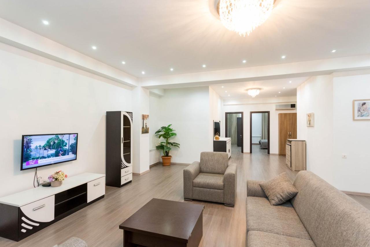 Apartment In The City Center Lll Tbilisi Eksteriør bilde